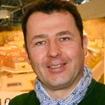 Portraitaufnahme von Thomas Prenneis, Hoteldirektor des Best Western Parkhotel Hagenberg